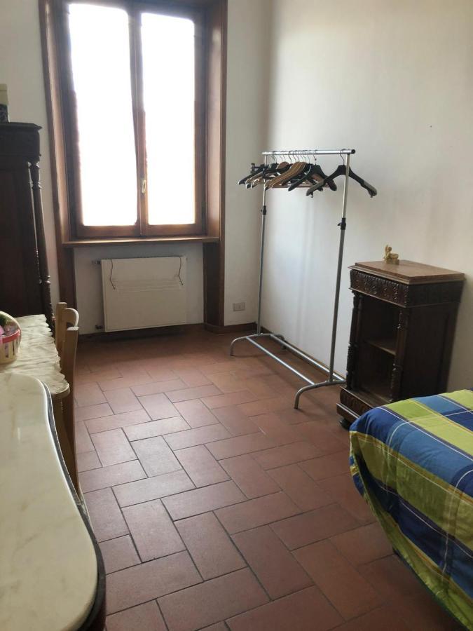 Solo Traveller Bedroom In Homestays City Center Florenţa Exterior foto